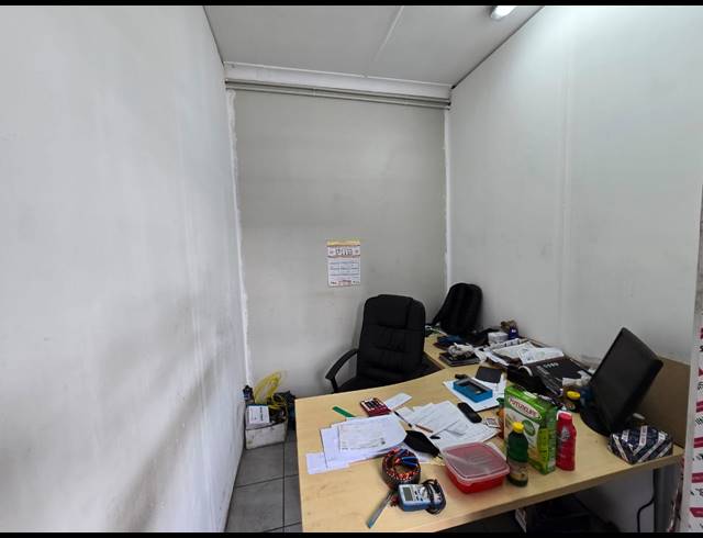 143M² WAREHOUSE TO LET IN BENROSE